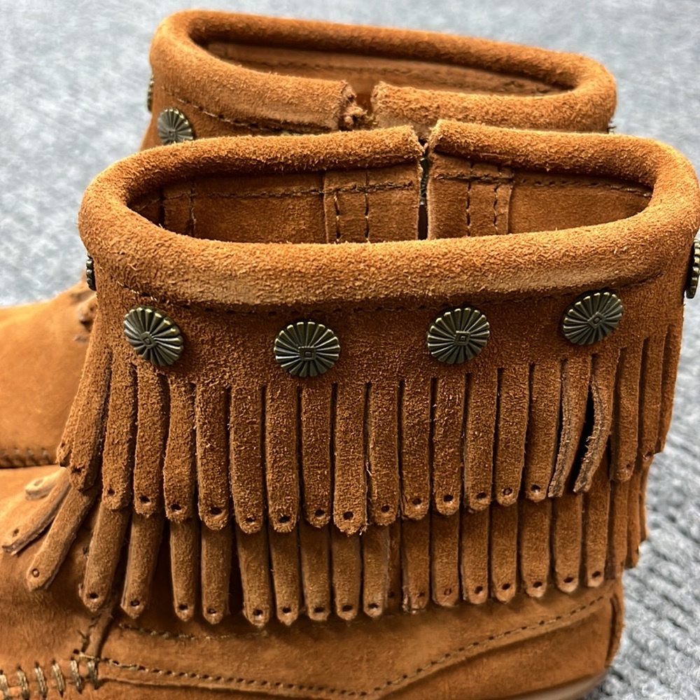 Minnetonka Women’s Double Fringe Side Zip Brown Boot (2944) - Picture 5 of 9